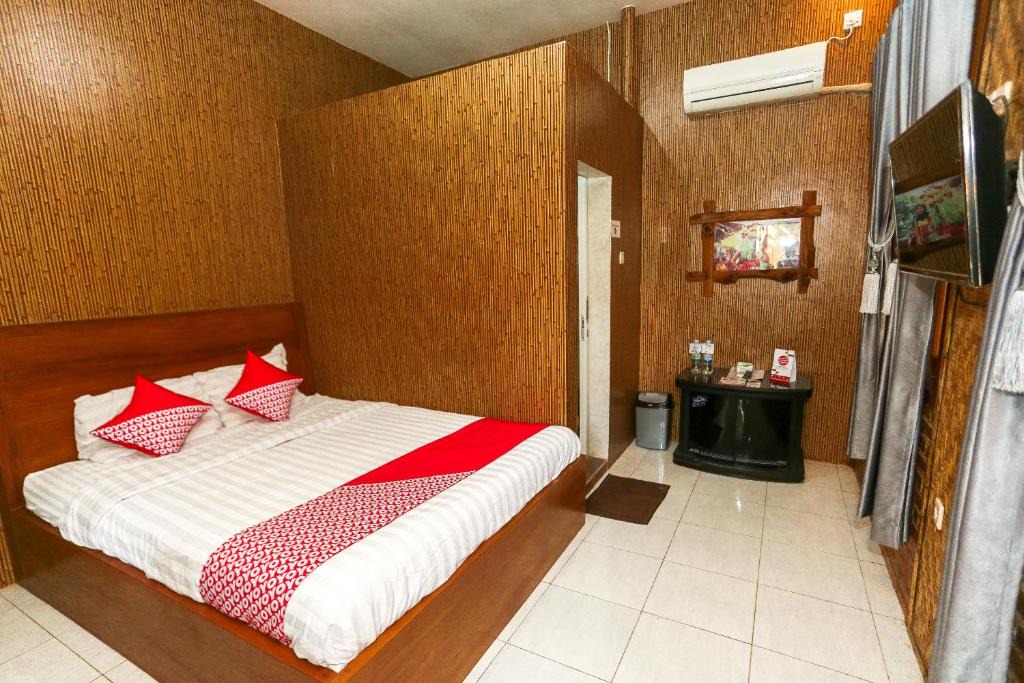 Banyuwangi Hotel | Vaccinated Staff - OYO 1230 Kampoeng Osing Syariah Guesthouse