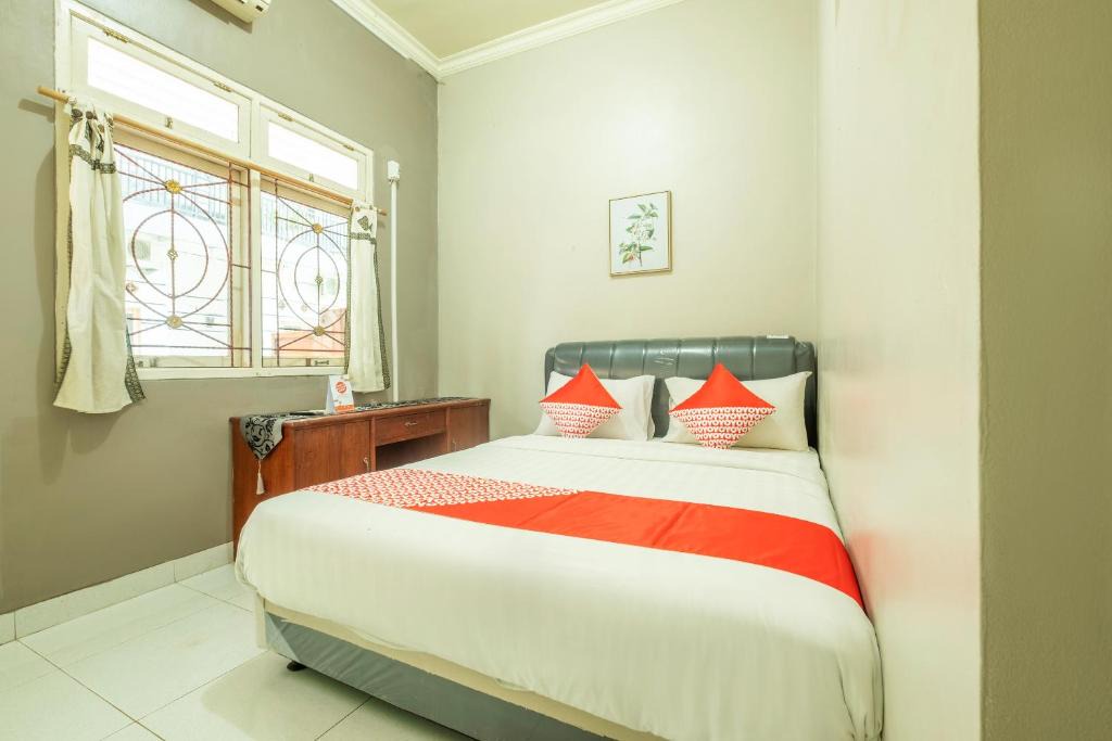 Karawang Hotel | Vaccinated Staff - OYO 2227 Raka Residence Syariah