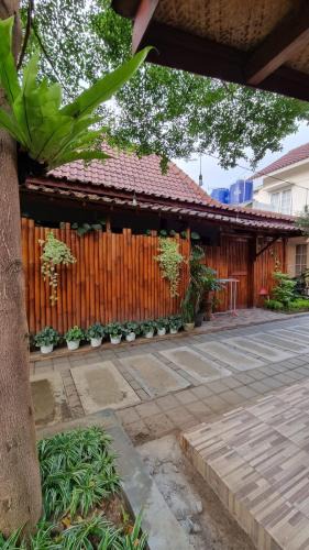 Pogung Lor Villa | Vila Mas Banana Leaf Vila