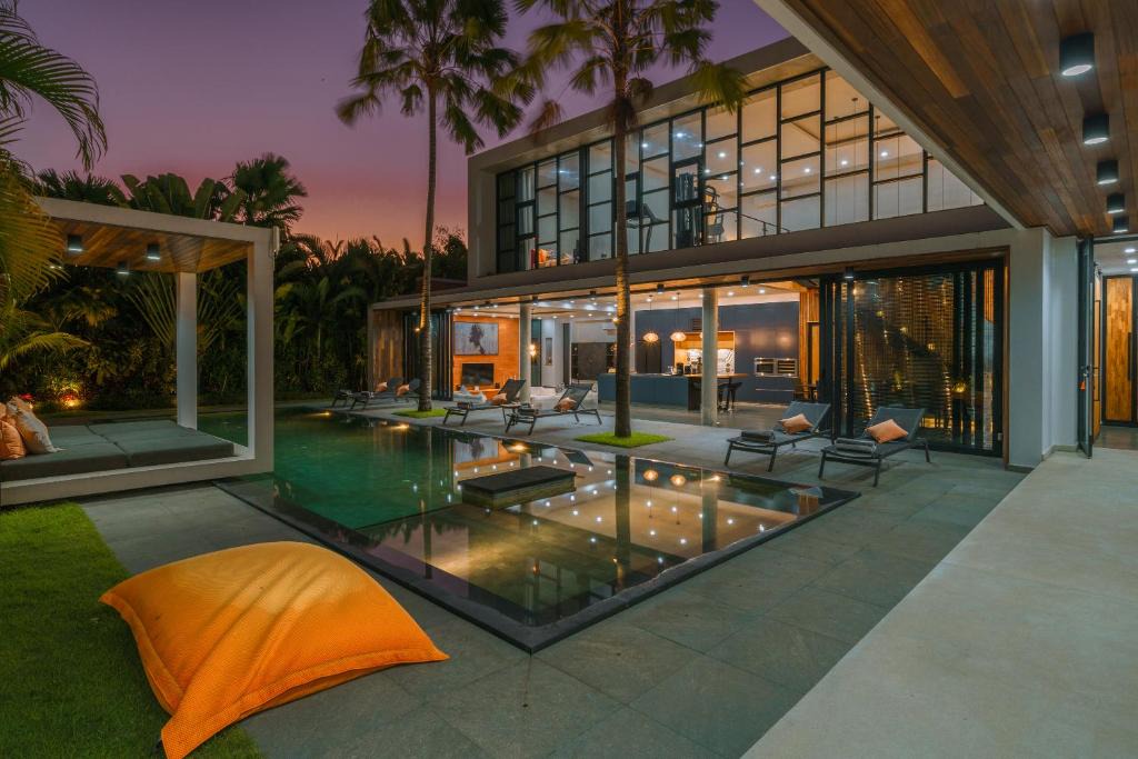 Berawa Villa | Villa Aless - Designer 4BR Villa with Sauna, Jacuzzi, Ice Bath, Gym & Rooftop