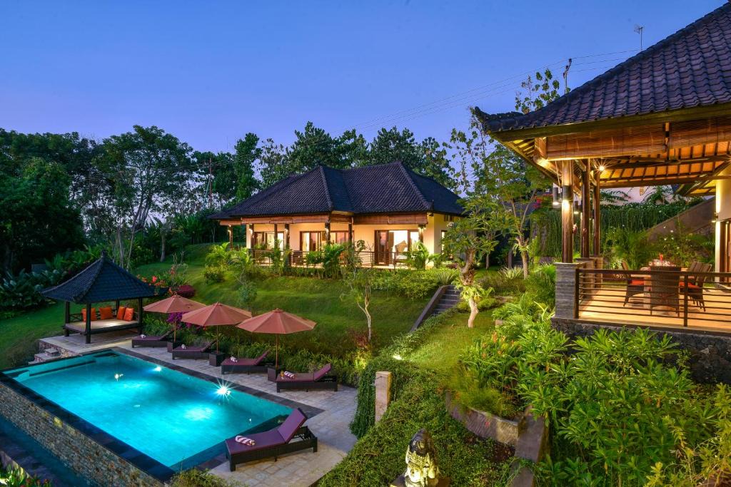 Tukad Mungga Villa | VILLA CAHAYA Perfectly formed by the natural surrounding and Balinese hospitality