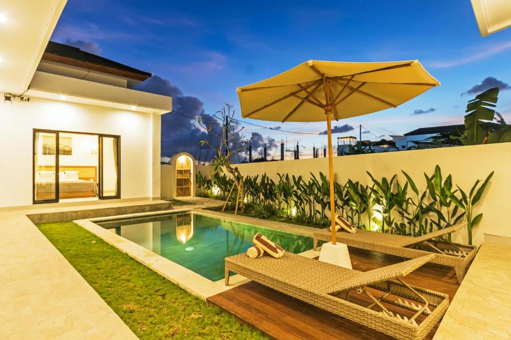 Tibubeneng Villa | Villa Celestial Brand New Enchanting 2 BR with Aircon Living Canggu