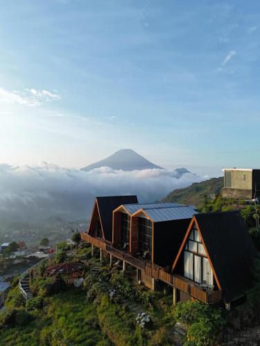Kejajar Villa | Villa Dieng Sikapuk Hill Superior Cabin