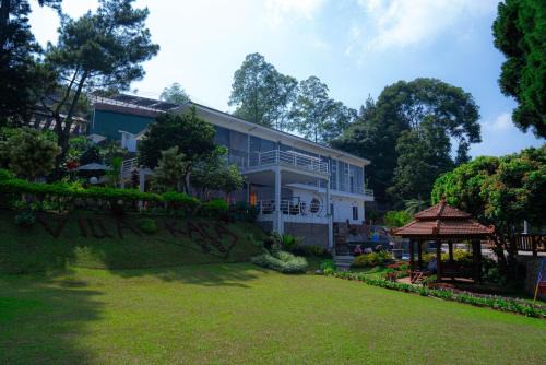 Cipanas Villa | Villa Kaca 88