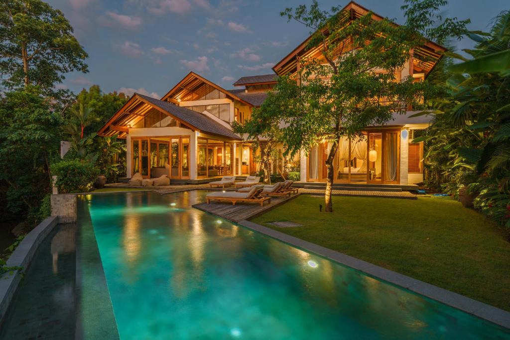 Pererenan Villa | Villa Kauh - Luxury Tropical 5BR Villa Close to Pererenan Beach