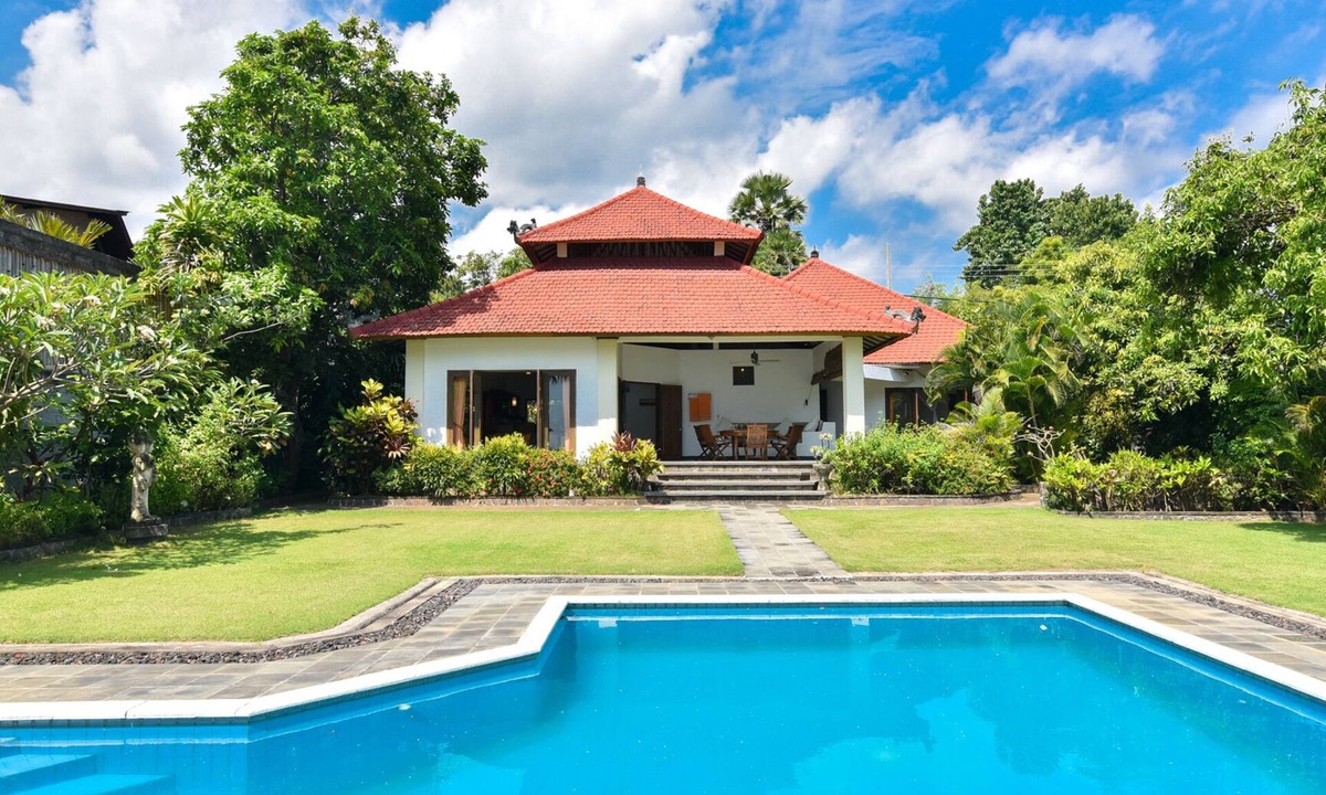 Kubutambahan House | Villa Kupu Kupu - Beachfront Villa In East Part of Norther BALI