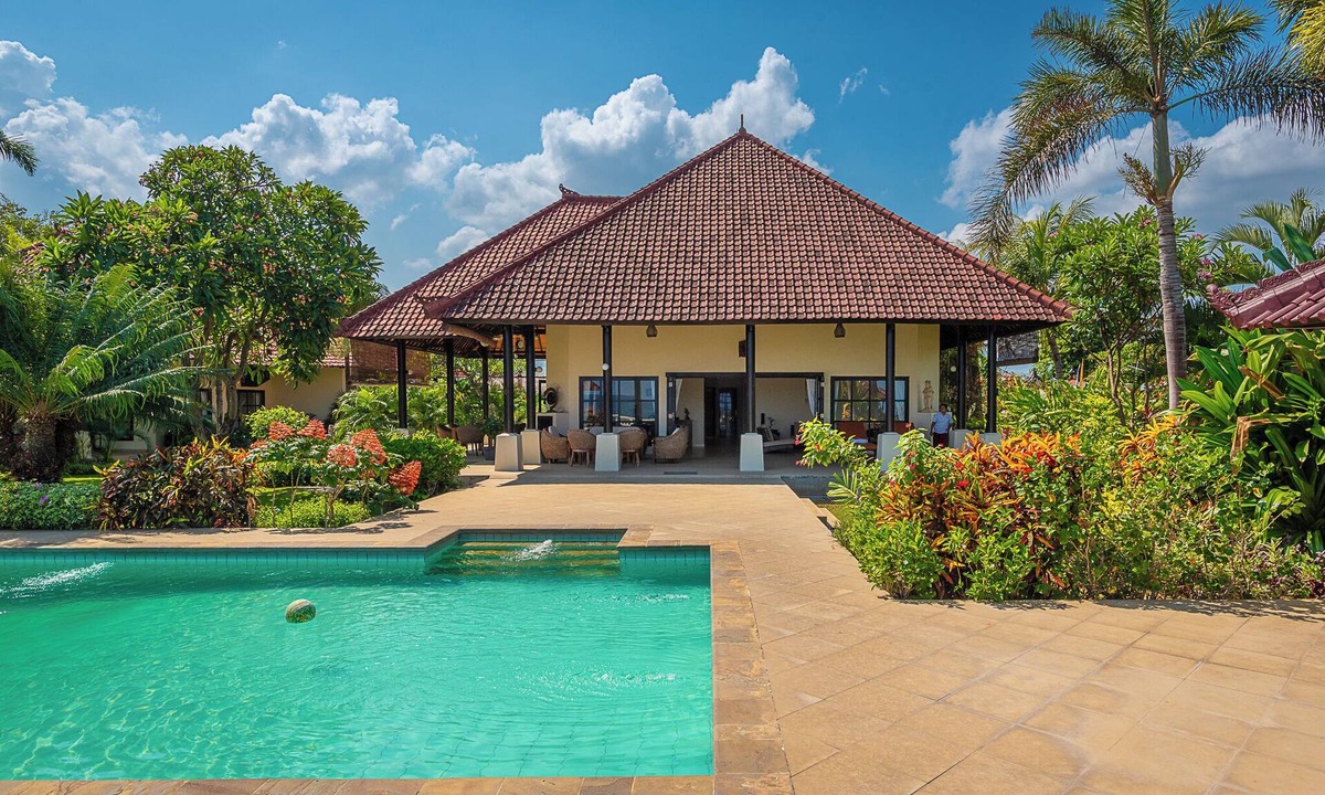 Dencarik House | Villa Namasté - Beachfront @ Lovina Beach, 10P, Private Pool, BBQ