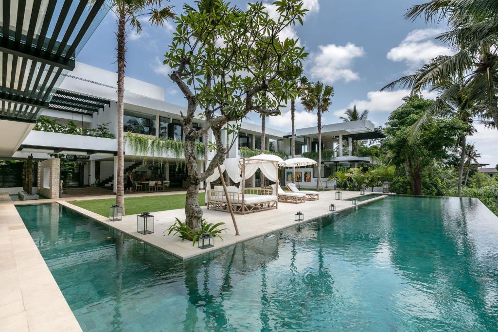 Tumbak Bayuh Villa | Villa Sapta Bayu - Luxurious Heaven in the Heart of Canggu
