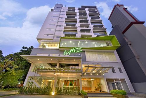 Tegalgundil Hotel | Whiz Prime Hotel Pajajaran Bogor