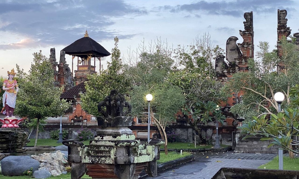 Mendoyo Hotel | Wide Sands Beach Retreat
