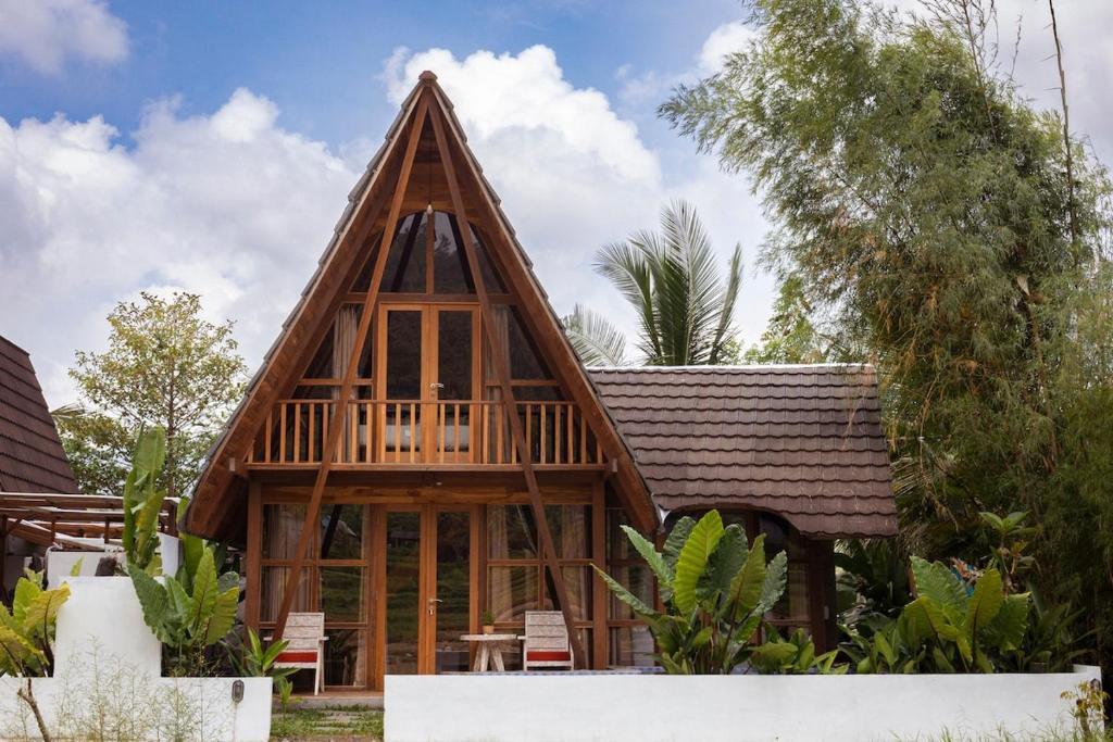 Wisma Kerta Ski Chalet | Zen Retreat with Ricefield and Mountain View with Pool