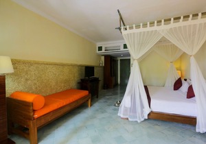 1 BR Villa near Ubud with a private plunge pool and a living area incl breakfast in Denpasar