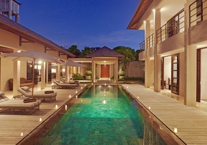 4 Bedrooms Modern Tropical Jimbaran Private Pool Villa, sleeps 8 guests, staff in Jimbaran