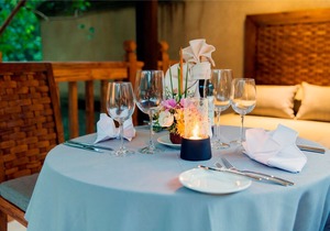 Luxury Villa near Ubud with private infinity pool and a lounging pavilion in Tegallalang