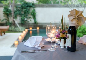 Luxury Villa near Ubud with private infinity pool and a lounging pavilion in Tegallalang