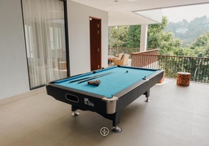Radiance Hill View Villa 10 Bedrooms With a Private Heated Swimming Pool and a Billiard Table in Bandung
