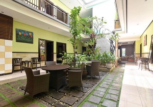 RedDoorz @ Ngurah Rai Airport in Kuta