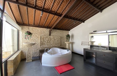 Sunset Road Villa | クタニアヴィラQuiet villa 15 minutes from the beach