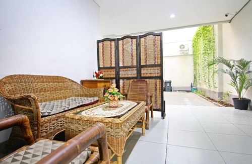 Darmo House | 1 Bedroom Guest House, 10 mnts from Tunjungan Plaza