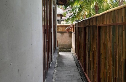 Batubulan Villa | 1 minute to the zoo! 2 Bedroom villa w/private pool and gazebo
