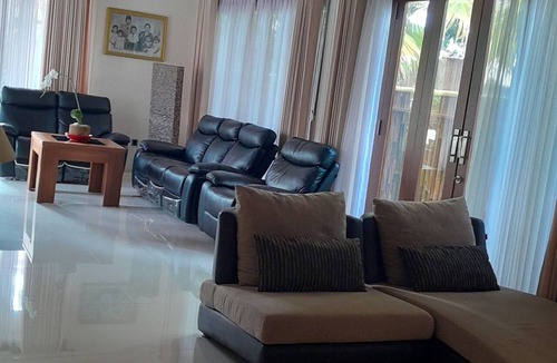 Batubulan Villa | 1 minute to the zoo! 2 Bedroom villa w/private pool and gazebo