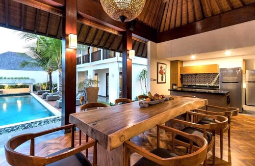 Berawa Villa | 10% Off! 12bedrooms Luxury Private Villa walk to the beach, Finns,Atlas