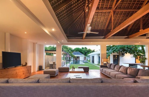 Dyanapura Villa | 11 Bdr-Last Minute Deal 50%+ OFF! Near Beach