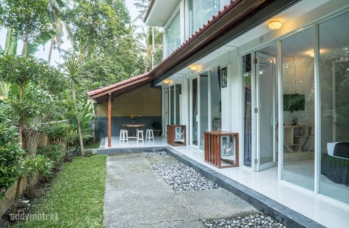 Peliatan Villa | 2 Luxury deluxe rooms with 4 breakfast in Ubud area