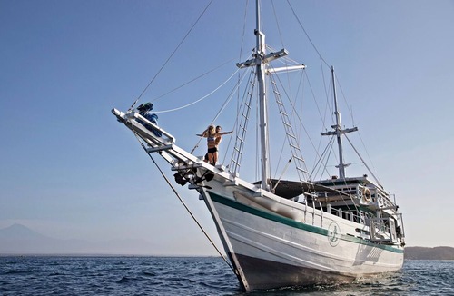 Labuan Bajo Boat Rental | 28 Meter Traditional Phinisi Boat
