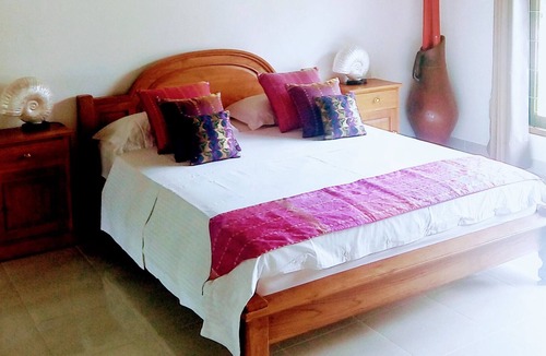 Senggigi Villa | 2BR Villa Paradise with swimming pool and jacuzzi near the beach of Senggigi.
