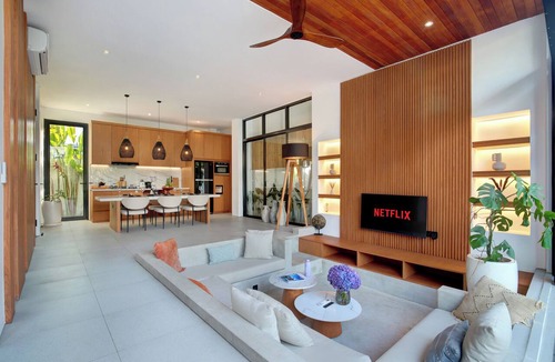 Batu Bolong Villa | 3-bedroom Aquamarine villa in amazing Bali with Private pool, 5-min to Beach