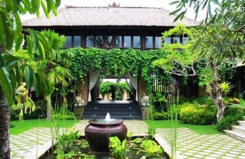 Batu Bolong Villa | 3 Bedroom Balinese Beachfront Private Pool Villa in Canggu