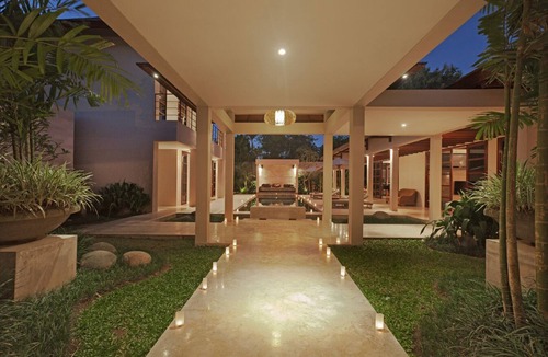 Bukit Villa | 3 BR Lux Pool Villa Jimbaran walk to GWK