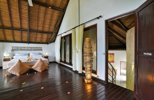 Umeanyar Villa | 4 bed villa directly on the beach. swimming pool with yacuzi