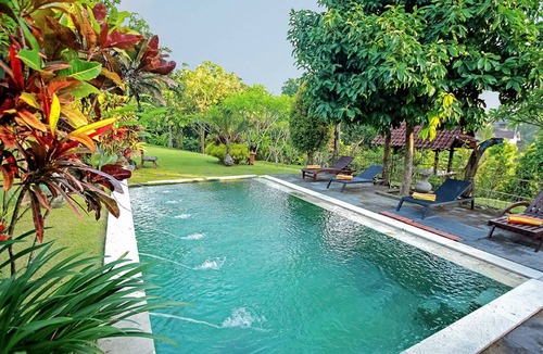 Dalung Villa | 4 Bedroom Joglo Home, Large Garden, Swimming Pool, Housekeeping staff