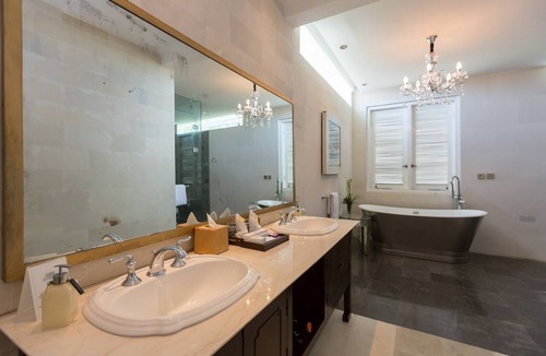 Berawa Villa | 4BR Ethnic Style Villa Near Berawa Beach, Canggu! 8Min Drive To Seminyak Beach!