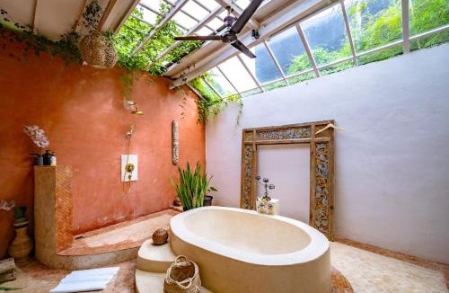 Uluwatu Villa | 4BR Villa for Families - 5 Min to Thomas Beach