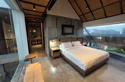 Batu Bolong House | 5-Bedroom Modern Balinese Dream House Ideally Located in the Heart of Canggu