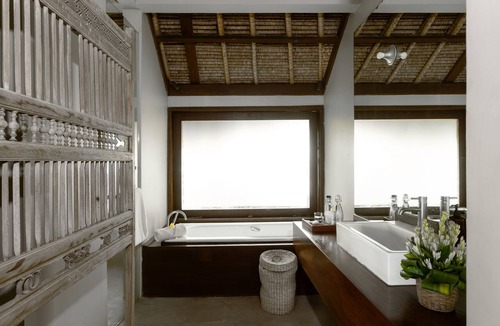 Munggu Villa | 5BR Ocean View Villa Mary w/Canggu Beach Access