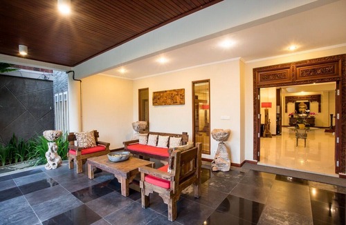 Kerobokan Villa | 5BR Private Villa near Seminyak