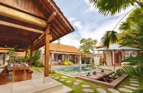 Berawa Villa | 6BR Villa, Close To Finns Beach Club, Berawa! 2Min Walk To The Beach! W/Pool!