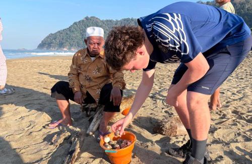 Sarongan House | Adventure Turtle Homestay Meru Betiri