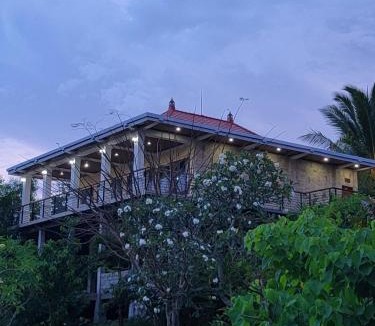 Uluwatu Villa | Alam Sweet Ulu-Modern "Balinese Style Villa" 3 Large Comfy Beds 2 private Bedrooms, Panoramic Ocean Views Pool
