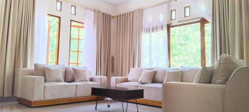 Karangmojo House | Amini Guest House