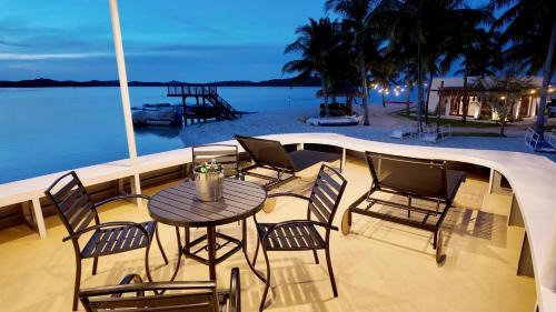 Batam Boat Rental | Amore Yacht Ranoh Island Batam