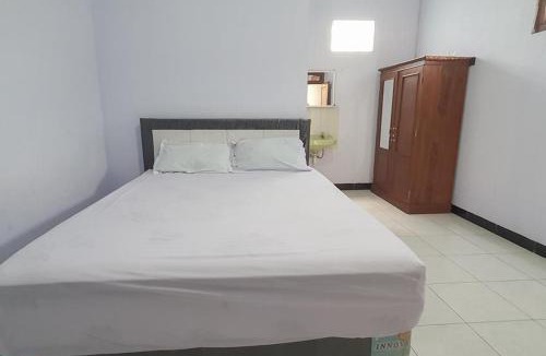 Caruban Hotel | Angrumba Family Homestay Syariah near RSUD Caruban Mitra RedDoorz