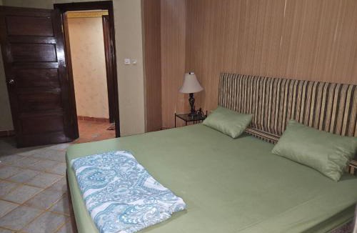 Bandulu Apartment | Apartemen marbella anyer tower Nakula lt 2 type DELUXE 1 KAMAR TIDUR utama 1 kamar anak view kolam renang & laut