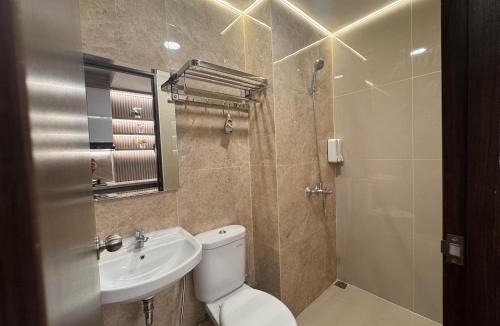 Depok Apartment | Apartement Trans Park Cibubur By Raya Property with Pool View & Netflix