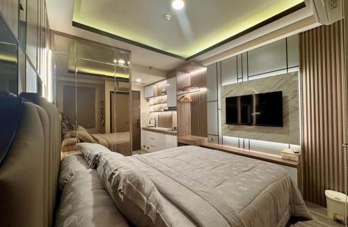 Depok Apartment | Apartement Trans Park Cibubur By Raya Property with Pool View & Netflix