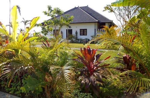 Gerokgak Villa | Authentic Beachvilla with cook, private pool, staff and lush tropical garden